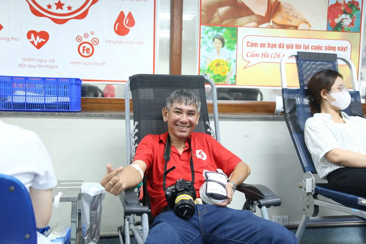 Người hiến máu 3 miền rộn ràng ngày sum họp về Thủ đô - Ảnh 1. Người hiến máu 3 miền rộn ràng ngày sum họp về Thủ đô - Ảnh 1.