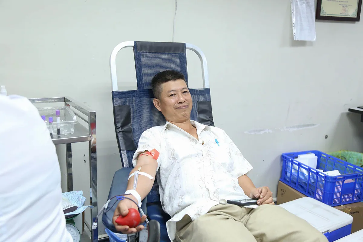 Người hiến máu 3 miền rộn ràng ngày sum họp về Thủ đô - Ảnh 3. Người hiến máu 3 miền rộn ràng ngày sum họp về Thủ đô - Ảnh 3.