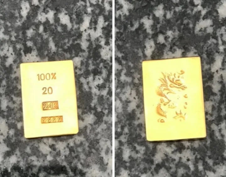 Mang theo 1,5 c&acirc;y v&agrave;ng khi đi mua cơm, người phụ nữ bị lừa tr&aacute;o v&agrave;ng - Ảnh 1.