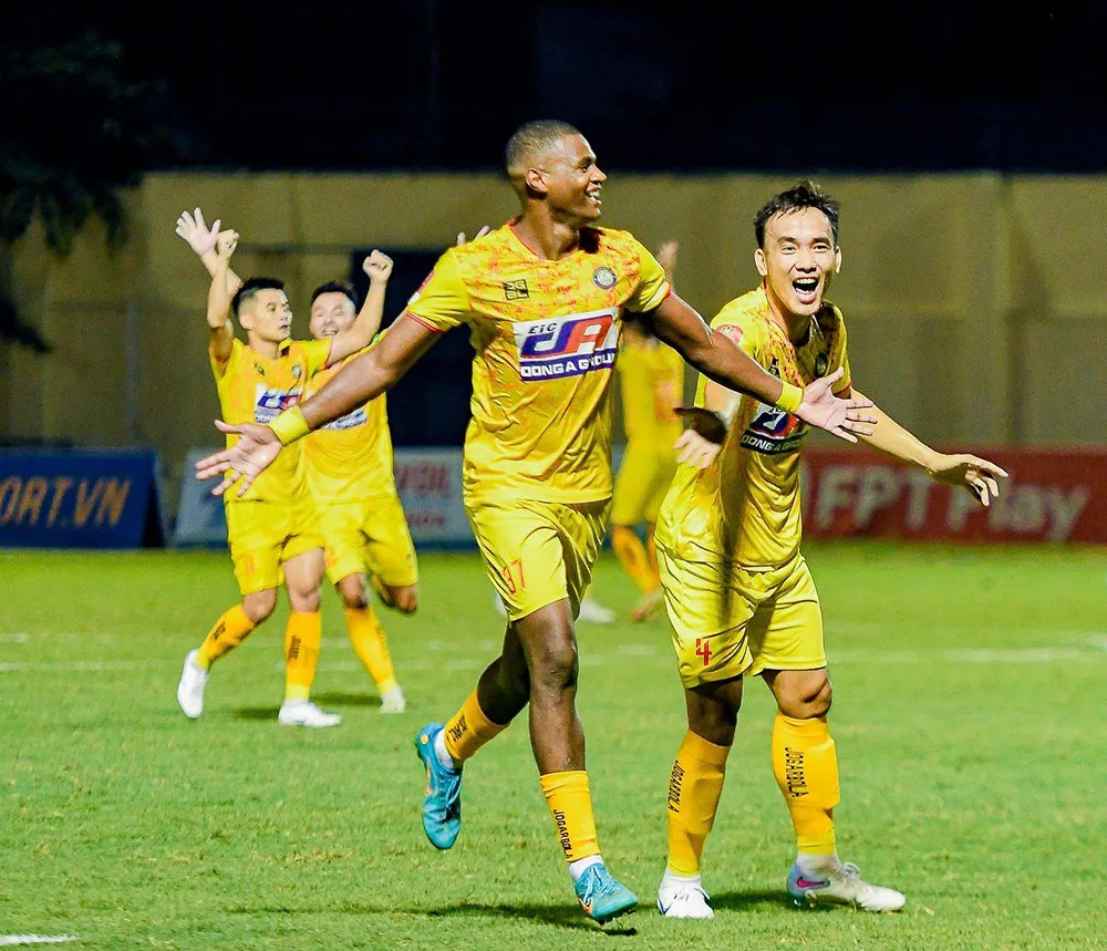 Vòng 3 GĐ 2 V.League 2023 | Viettel thắng ấn tượng, Thanh Hóa tạm vươn lên dẫn đầu - Ảnh 3. Vòng 3 GĐ 2 V.League 2023 | Viettel thắng ấn tượng, Thanh Hóa tạm vươn lên dẫn đầu - Ảnh 3.