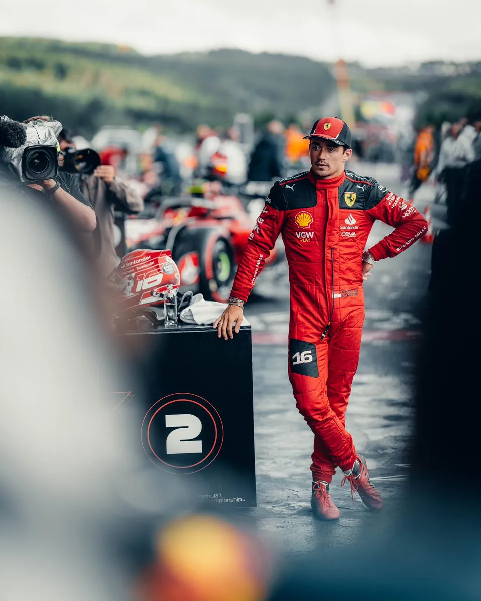 Charles Leclerc gi&agrave;nh vị tr&iacute; xuất ph&aacute;t đầu ti&ecirc;n tại GP Bỉ   - Ảnh 1.