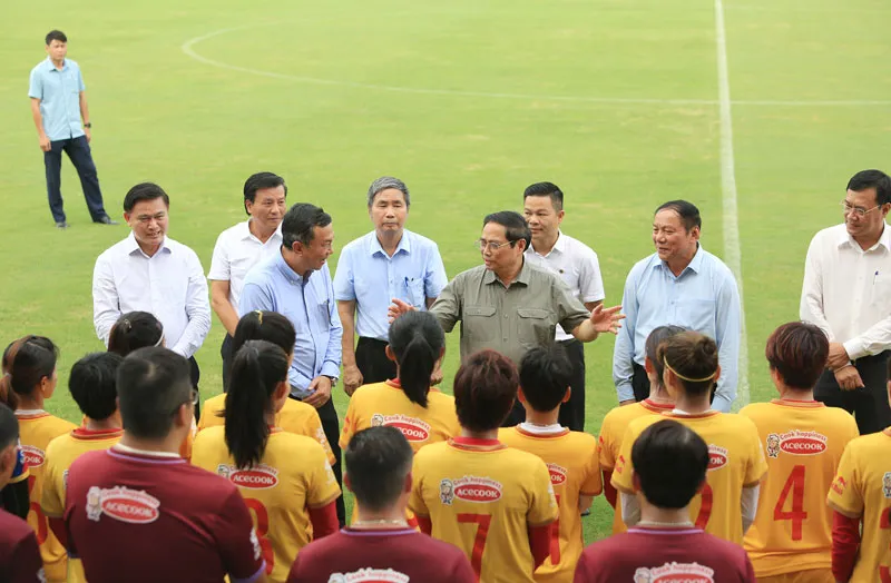 Thủ tướng Phạm Minh Chính gặp và động viên ĐT nữ Việt Nam - Ảnh 4. Thủ tướng Phạm Minh Chính gặp và động viên ĐT nữ Việt Nam - Ảnh 4.