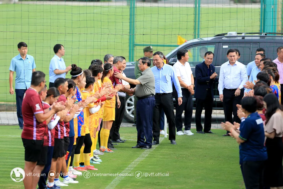 Thủ tướng Phạm Minh Chính gặp và động viên ĐT nữ Việt Nam - Ảnh 1. Thủ tướng Phạm Minh Chính gặp và động viên ĐT nữ Việt Nam - Ảnh 1.