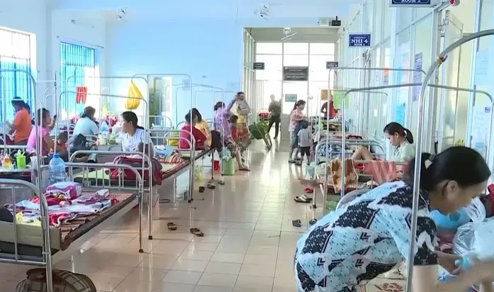 Tăng số trẻ mắc tay chân miệng nặng - Ảnh 1. Tăng số trẻ mắc tay chân miệng nặng - Ảnh 1.