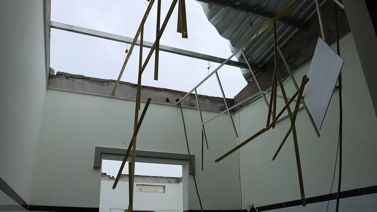 B&agrave; Rịa - Vũng T&agrave;u: Hỗ trợ kịp thời c&aacute;c hộ d&acirc;n bị ảnh hưởng bởi lốc xo&aacute;y - Ảnh 1.