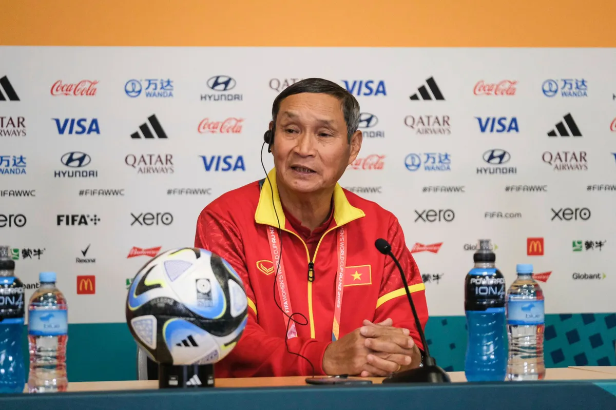 HLV Mai Đức Chung: “ĐT nữ Việt Nam không buông xuôi” - Ảnh 1. HLV Mai Đức Chung: “ĐT nữ Việt Nam không buông xuôi” - Ảnh 1.