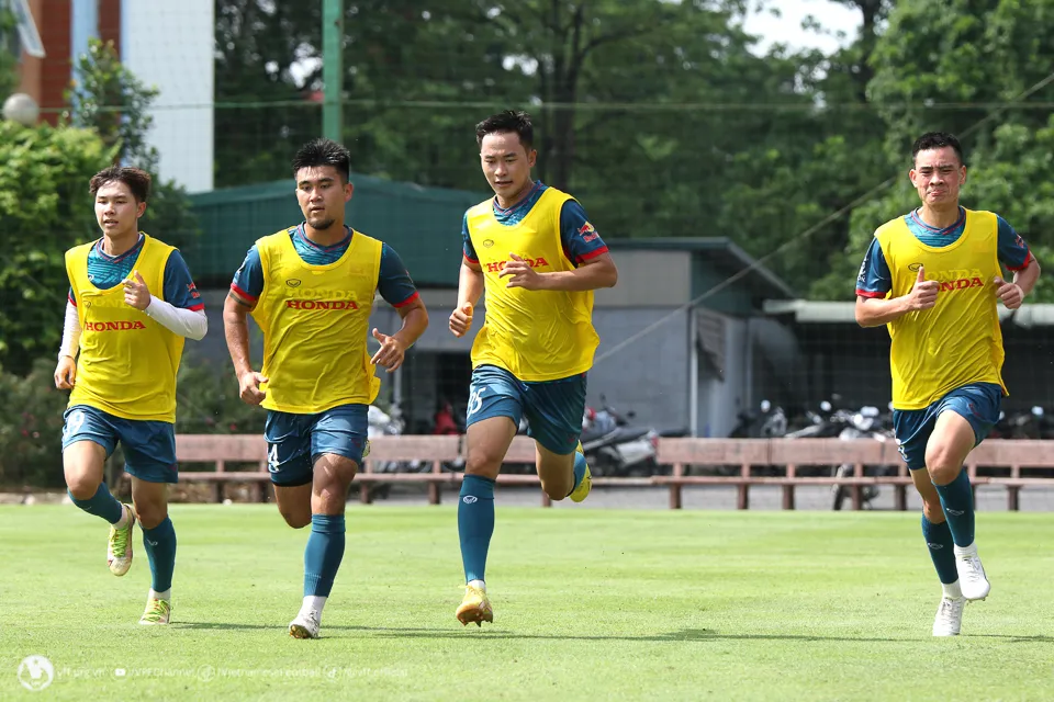 Tiền vệ Nguyễn Công Phương đặt mục tiêu cạnh tranh suất thi đấu trong đội hình U23 Việt Nam - Ảnh 6.