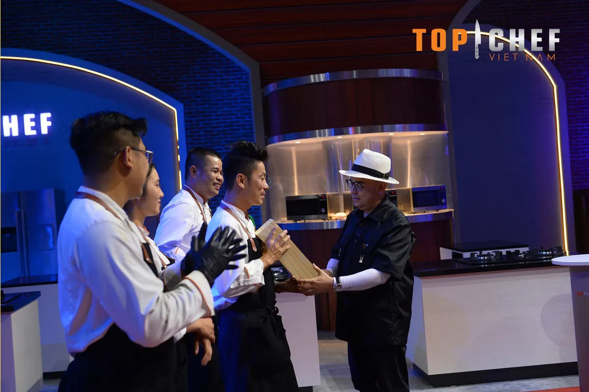 Top Chef Việt Nam: Nâng tầm món ăn dân dã, cơm canh cua mồng tơi chiến thắng tập 4 - Ảnh 15.