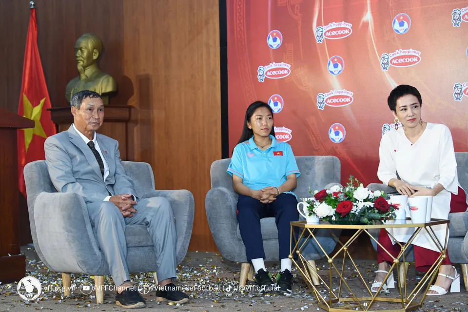 ĐT nữ Việt Nam giao lưu cùng 2 nhà vô địch thế giới  - Ảnh 3.