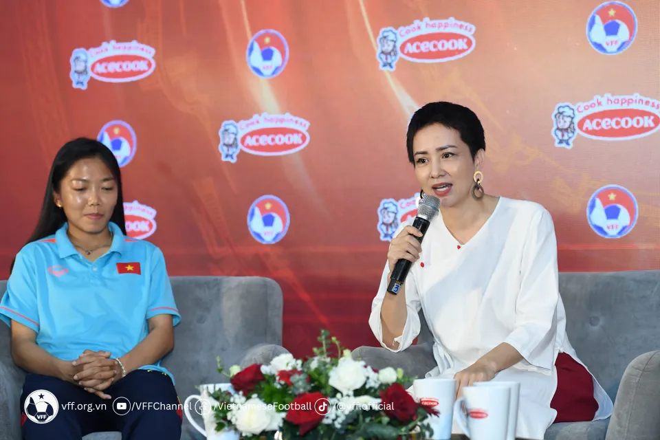 ĐT nữ Việt Nam giao lưu cùng 2 nhà vô địch thế giới  - Ảnh 2.