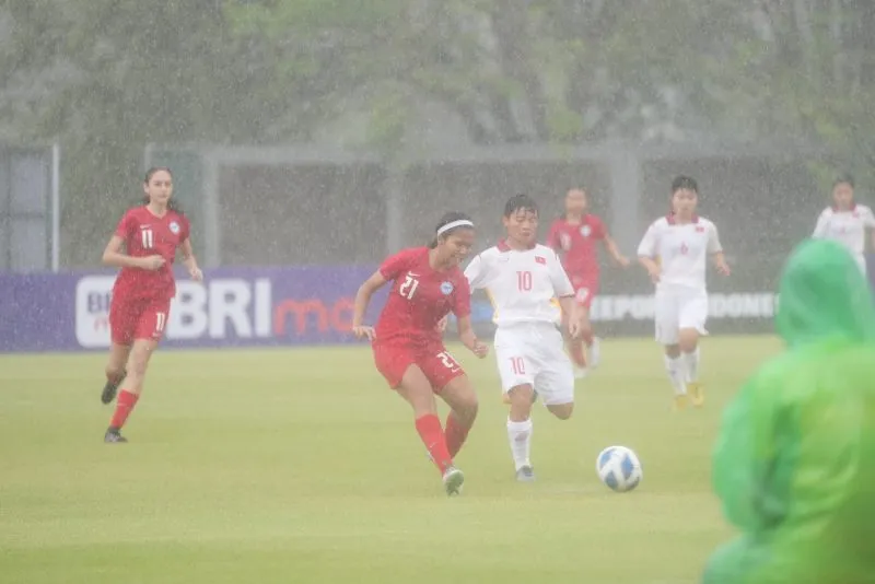 U19 nữ Việt Nam thắng đậm 5-0 U19 nữ Singapore trong trận mở màn U19 nữ Đông Nam Á 2023 - Ảnh 3. U19 nữ Việt Nam thắng đậm 5-0 U19 nữ Singapore trong trận mở màn U19 nữ Đông Nam Á 2023 - Ảnh 3.