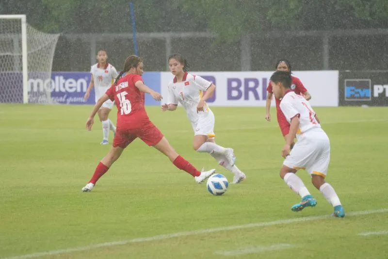 U19 nữ Việt Nam thắng đậm 5-0 U19 nữ Singapore trong trận mở màn U19 nữ Đông Nam Á 2023 - Ảnh 1. U19 nữ Việt Nam thắng đậm 5-0 U19 nữ Singapore trong trận mở màn U19 nữ Đông Nam Á 2023 - Ảnh 1.