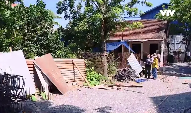 Nhiều nhà đang xây mới, sửa chữa bị đột ngột dừng lại - Ảnh 2.