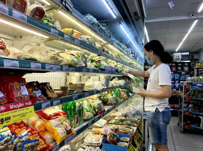 Doanh nghiệp chấp nhận cắt lợi nhuận để kích cầu tiêu dùng - Ảnh 1.