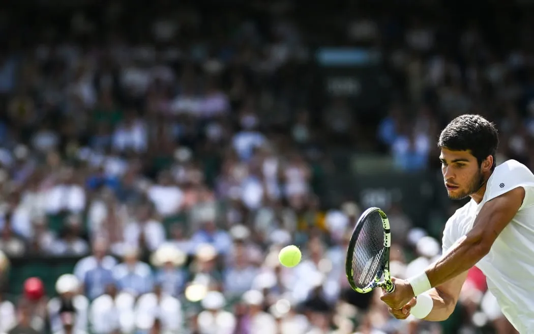 Carlos Alcaraz và Novak Djokovic vào vòng 4 Wimbledon 2023 - Ảnh 1. Carlos Alcaraz và Novak Djokovic vào vòng 4 Wimbledon 2023 - Ảnh 1.