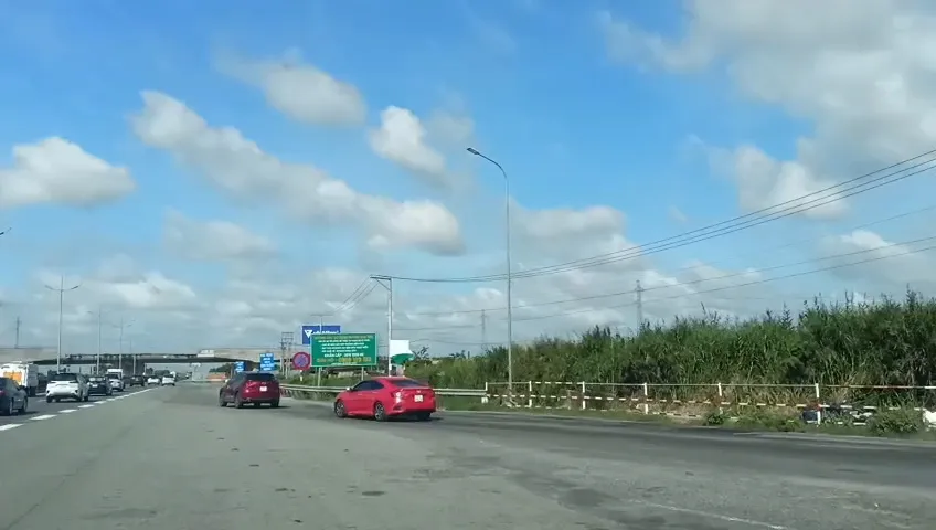 Xuất hiện bảng hướng dẫn lạ tr&ecirc;n cao tốc TP Hồ Ch&iacute; Minh - Trung Lương - Ảnh 3.