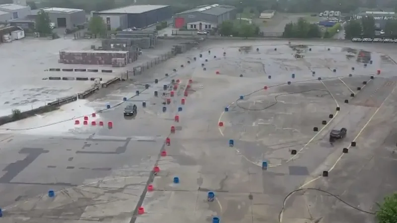 Đ&agrave;o tạo l&aacute;i xe ph&ograve;ng thủ thu h&uacute;t người học tại Bỉ - Ảnh 1.