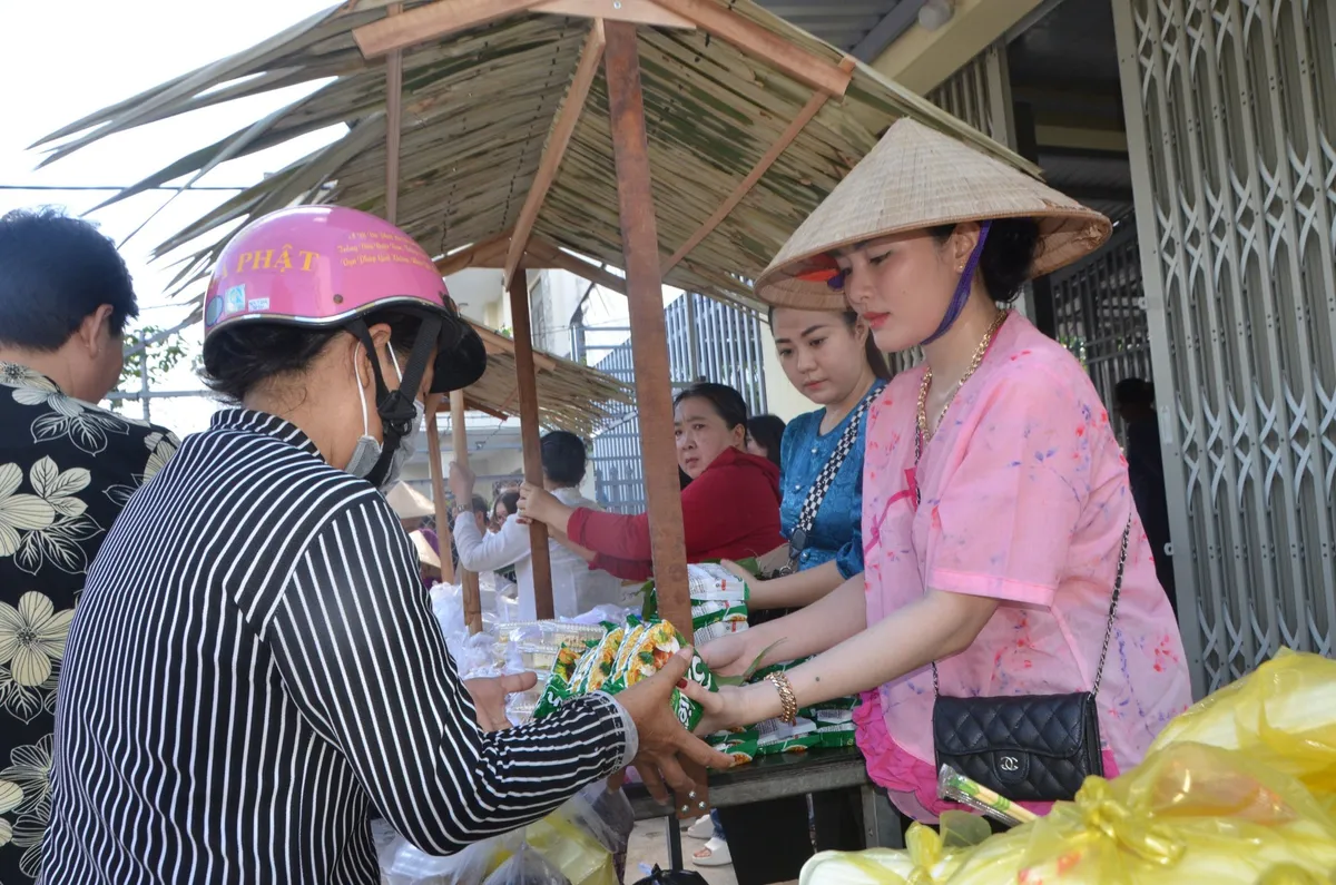 Độc đáo phiên chợ dùng lá cây thay tiền ở Bạc Liêu - Ảnh 4.