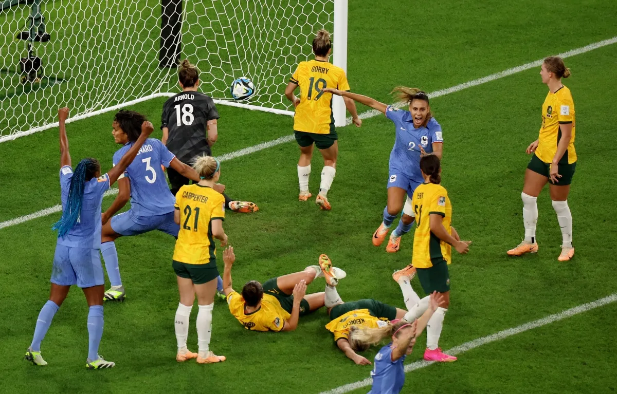 ĐT nữ Australia và ĐT nữ Anh tiến vào bán kết World Cup nữ 2023 - Ảnh 2.