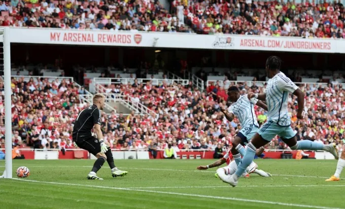 Arsenal thắng nhọc trận ra quân Ngoại hạng Anh - Ảnh 3. Arsenal thắng nhọc trận ra quân Ngoại hạng Anh - Ảnh 3.