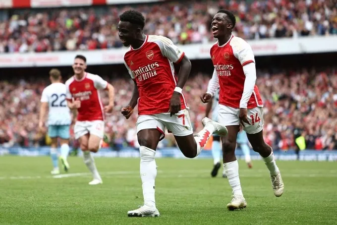 Arsenal thắng nhọc trận ra quân Ngoại hạng Anh - Ảnh 2. Arsenal thắng nhọc trận ra quân Ngoại hạng Anh - Ảnh 2.