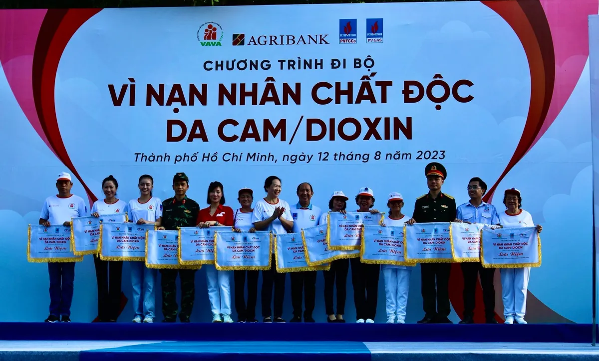 TP Hồ Chí Minh: 5.000 người đi bộ đồng hành vì nạn nhân chất độc da cam/dioxin - Ảnh 1.