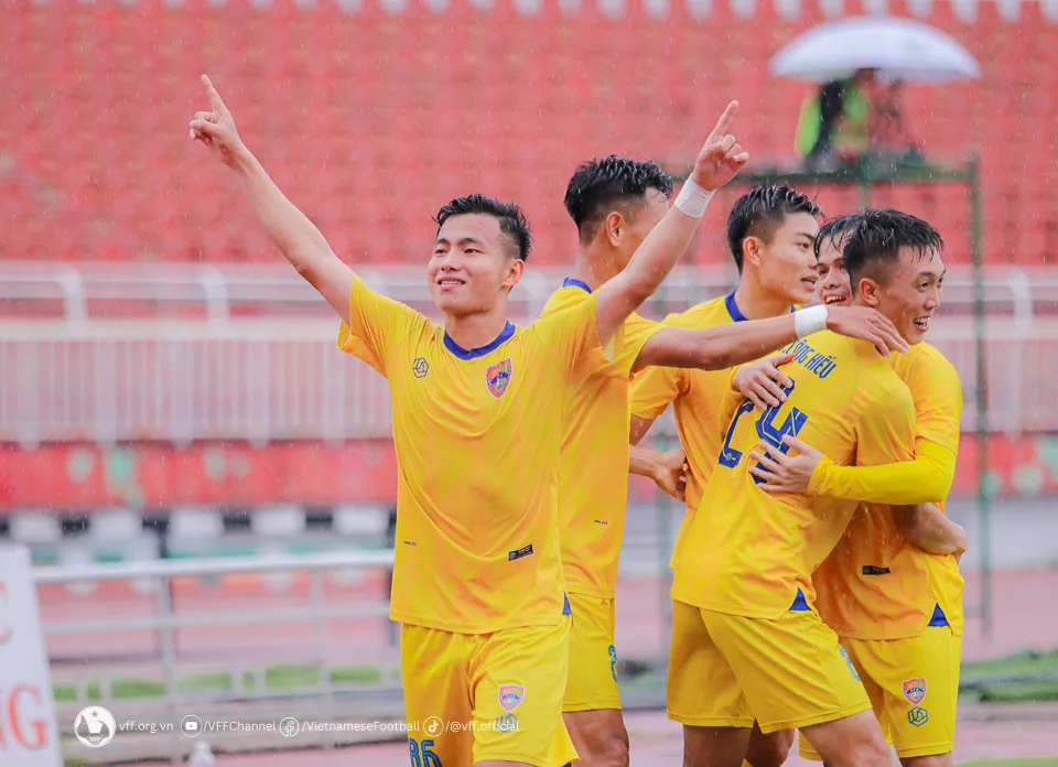 Đồng Nai giành vé lên chơi giải hạng Nhất sau cuộc lội ngược dòng ngoạn mục - Ảnh 2. Đồng Nai giành vé lên chơi giải hạng Nhất sau cuộc lội ngược dòng ngoạn mục - Ảnh 2.