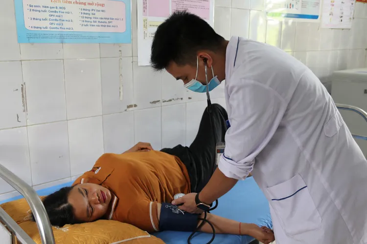 Lào Cai: Phun khử khuẩn môi trường sau sự cố tràn hồ chứa bùn quặng tại Tả Phời - Ảnh 2. Lào Cai: Phun khử khuẩn môi trường sau sự cố tràn hồ chứa bùn quặng tại Tả Phời - Ảnh 2.