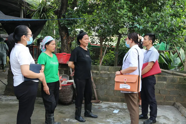 Lào Cai: Phun khử khuẩn môi trường sau sự cố tràn hồ chứa bùn quặng tại Tả Phời - Ảnh 1. Lào Cai: Phun khử khuẩn môi trường sau sự cố tràn hồ chứa bùn quặng tại Tả Phời - Ảnh 1.