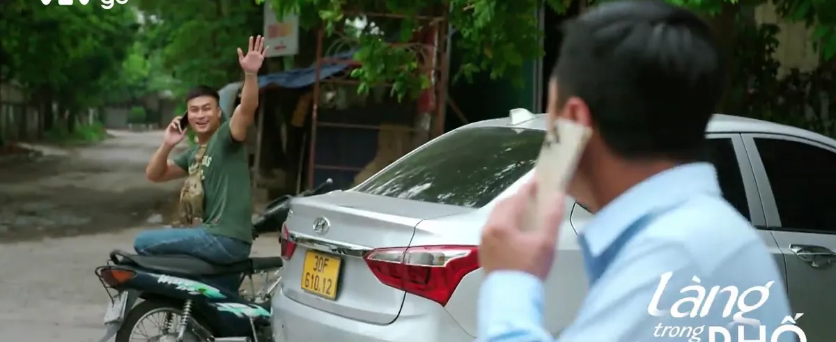 Làng trong phố - Tập 11: Hiếu đến công ty xử tay quản đốc - Ảnh 1.