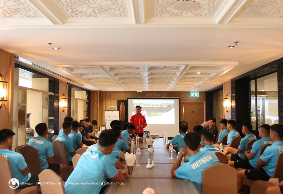 HLV Hoàng Anh Tuấn lên kế hoạch kiểm nghiệm lực lượng trong trận giao hữu với U23 Bahrain - Ảnh 1. HLV Hoàng Anh Tuấn lên kế hoạch kiểm nghiệm lực lượng trong trận giao hữu với U23 Bahrain - Ảnh 1.