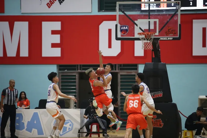 VBA 2023 - Game 49: Những cột mốc ở 2 đầu bảng rổ - Ảnh 1. VBA 2023 - Game 49: Những cột mốc ở 2 đầu bảng rổ - Ảnh 1.