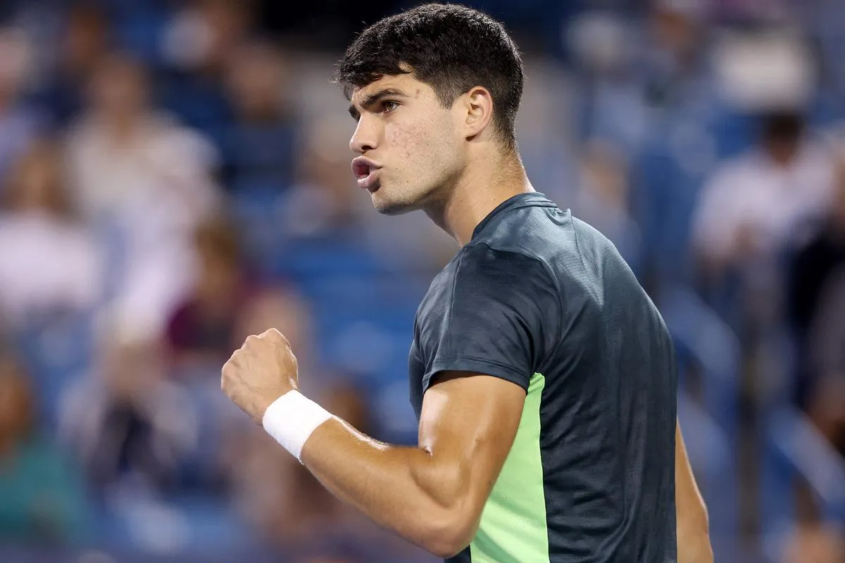 Carlos Alcaraz nhọc nhằn vào vòng 3 Cincinnati mở rộng - Ảnh 1. Carlos Alcaraz nhọc nhằn vào vòng 3 Cincinnati mở rộng - Ảnh 1.