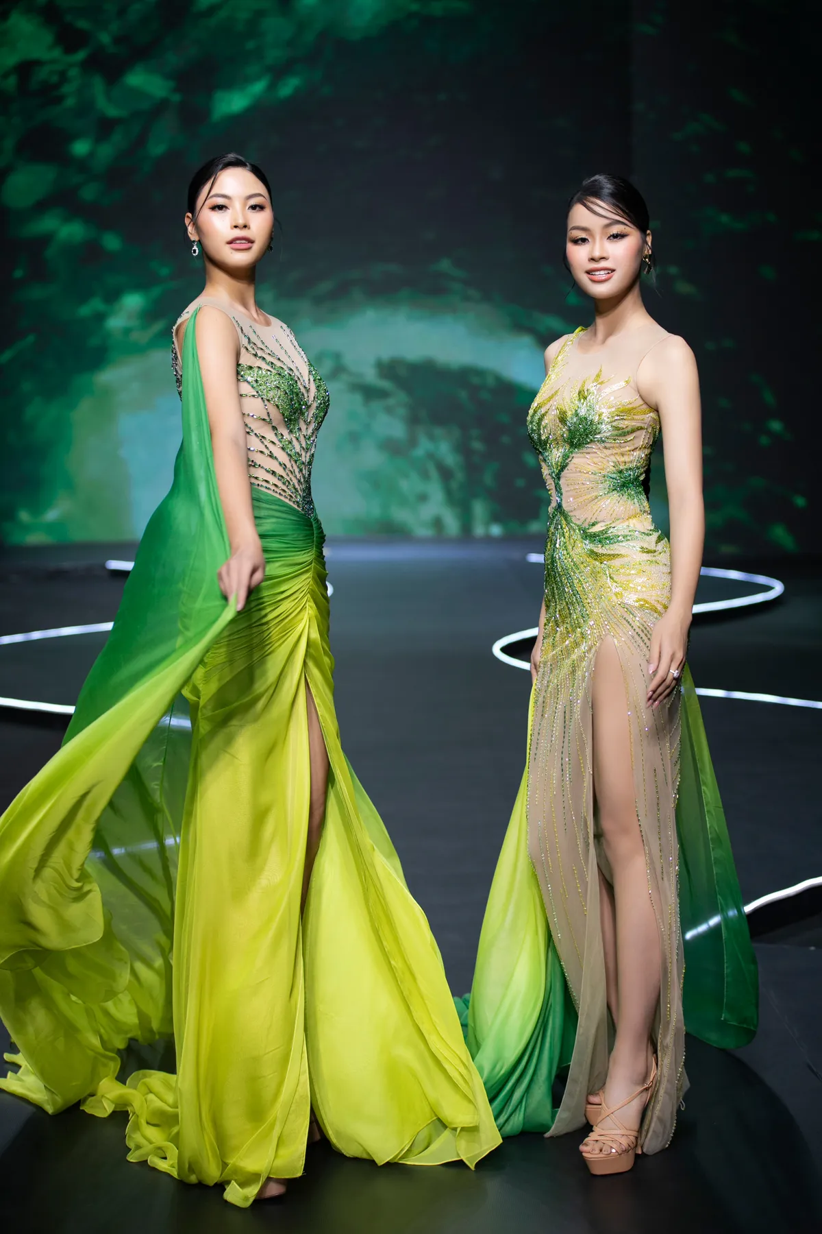 Á hậu 1 Miss World Vietnam 2023 catwalk cùng chị gái - Ảnh 2.