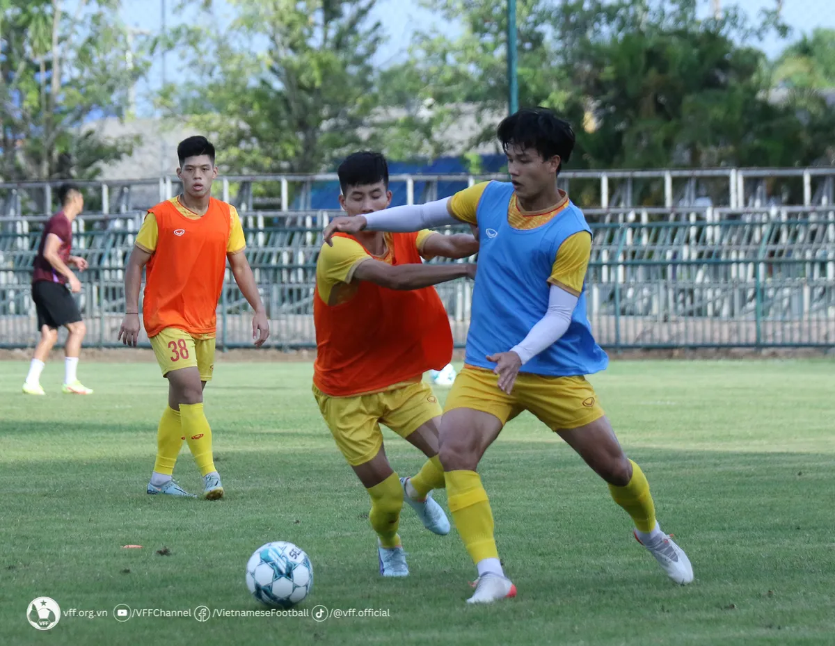 U23 Việt Nam tích cực mài sắc lối chơi sở trường trong buổi tập đầu tiên tại Rayong - Ảnh 6. U23 Việt Nam tích cực mài sắc lối chơi sở trường trong buổi tập đầu tiên tại Rayong - Ảnh 6.