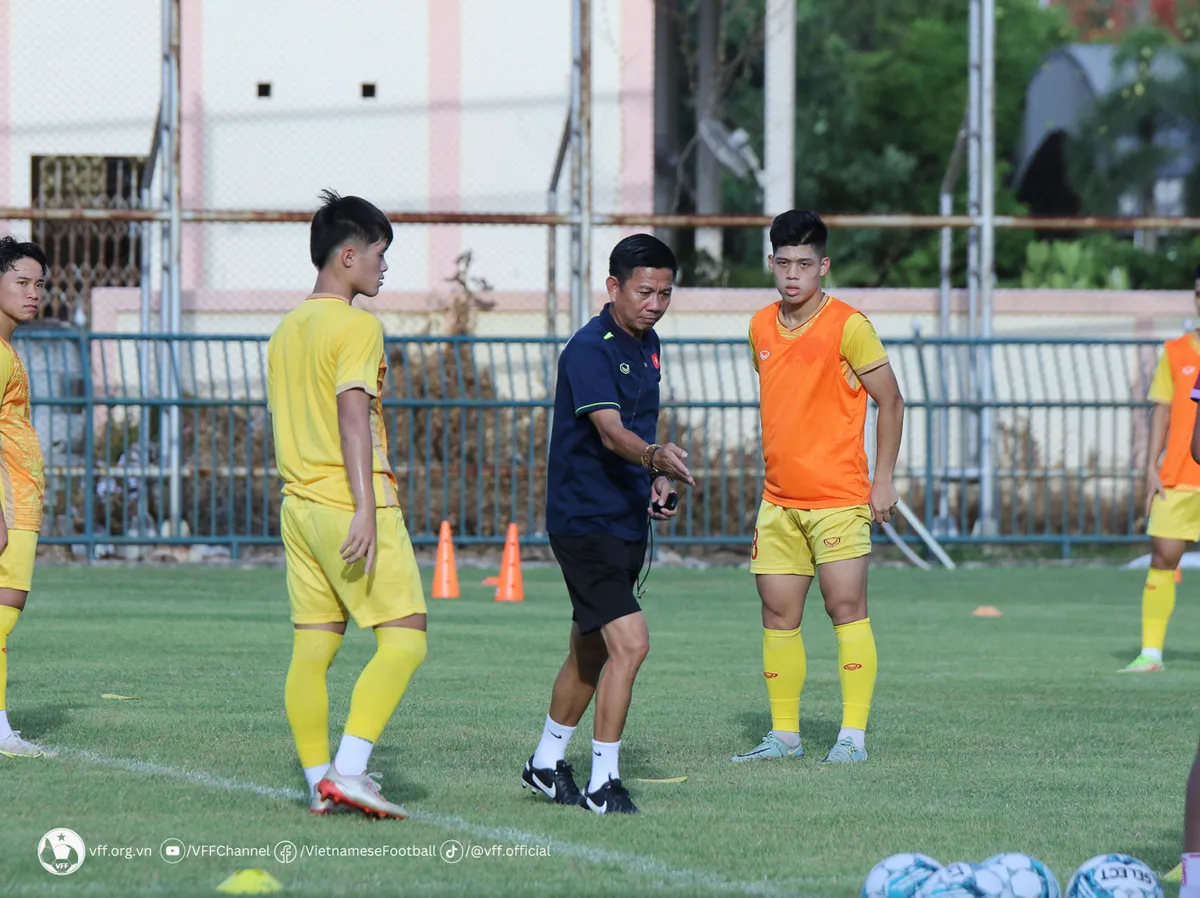 U23 Việt Nam tích cực mài sắc lối chơi sở trường trong buổi tập đầu tiên tại Rayong - Ảnh 4. U23 Việt Nam tích cực mài sắc lối chơi sở trường trong buổi tập đầu tiên tại Rayong - Ảnh 4.