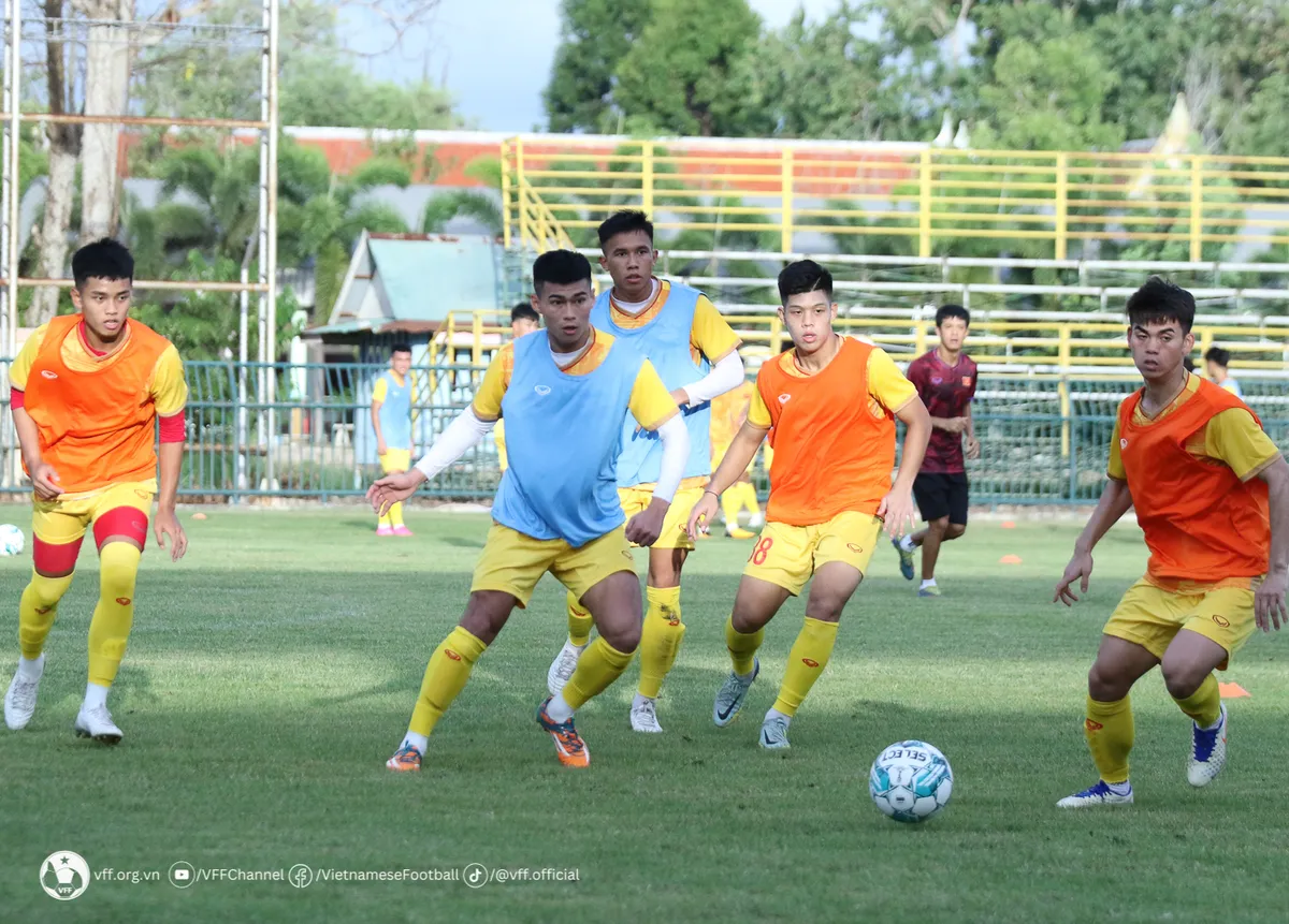 U23 Việt Nam tích cực mài sắc lối chơi sở trường trong buổi tập đầu tiên tại Rayong - Ảnh 3. U23 Việt Nam tích cực mài sắc lối chơi sở trường trong buổi tập đầu tiên tại Rayong - Ảnh 3.