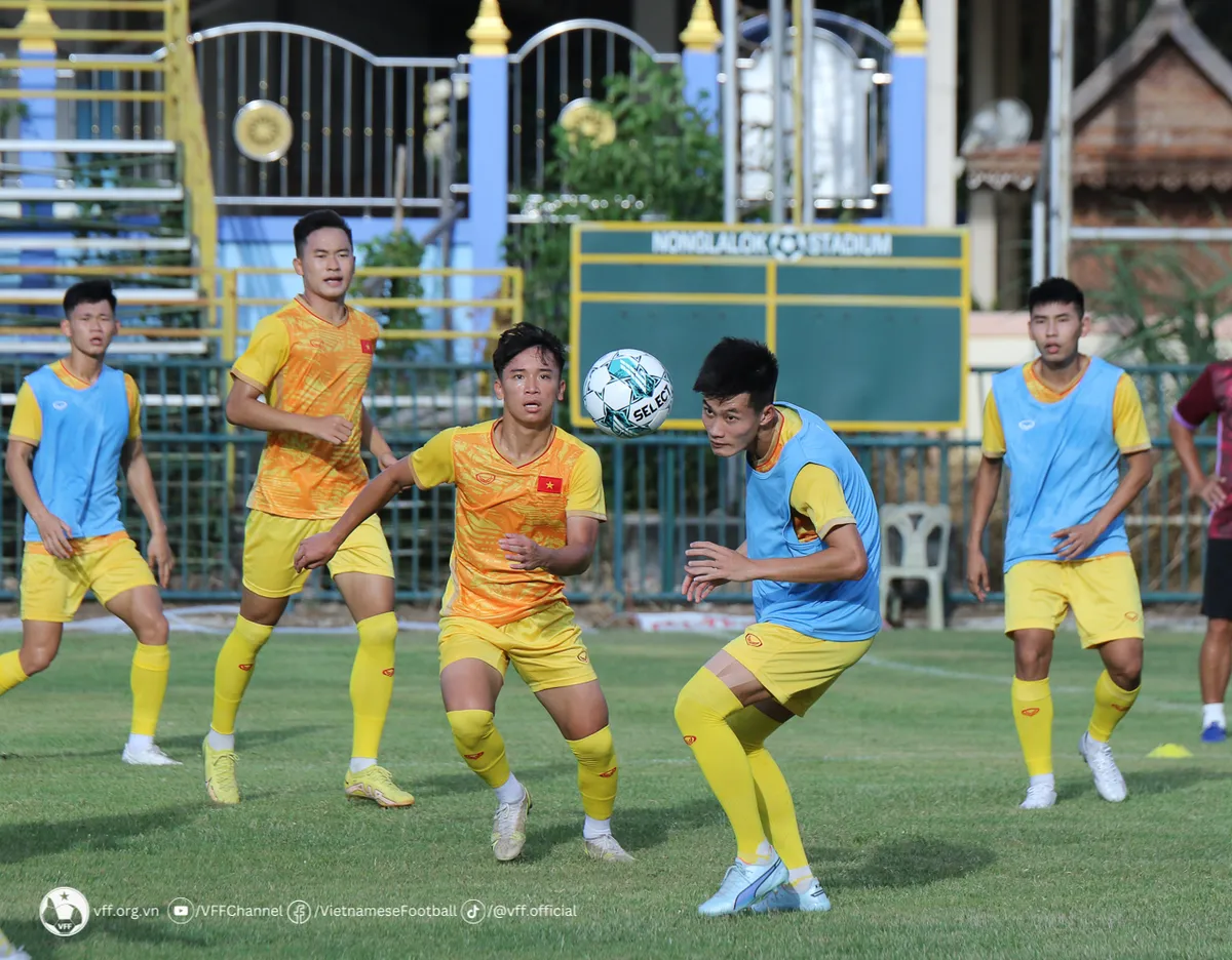 U23 Việt Nam tích cực mài sắc lối chơi sở trường trong buổi tập đầu tiên tại Rayong - Ảnh 1. U23 Việt Nam tích cực mài sắc lối chơi sở trường trong buổi tập đầu tiên tại Rayong - Ảnh 1.