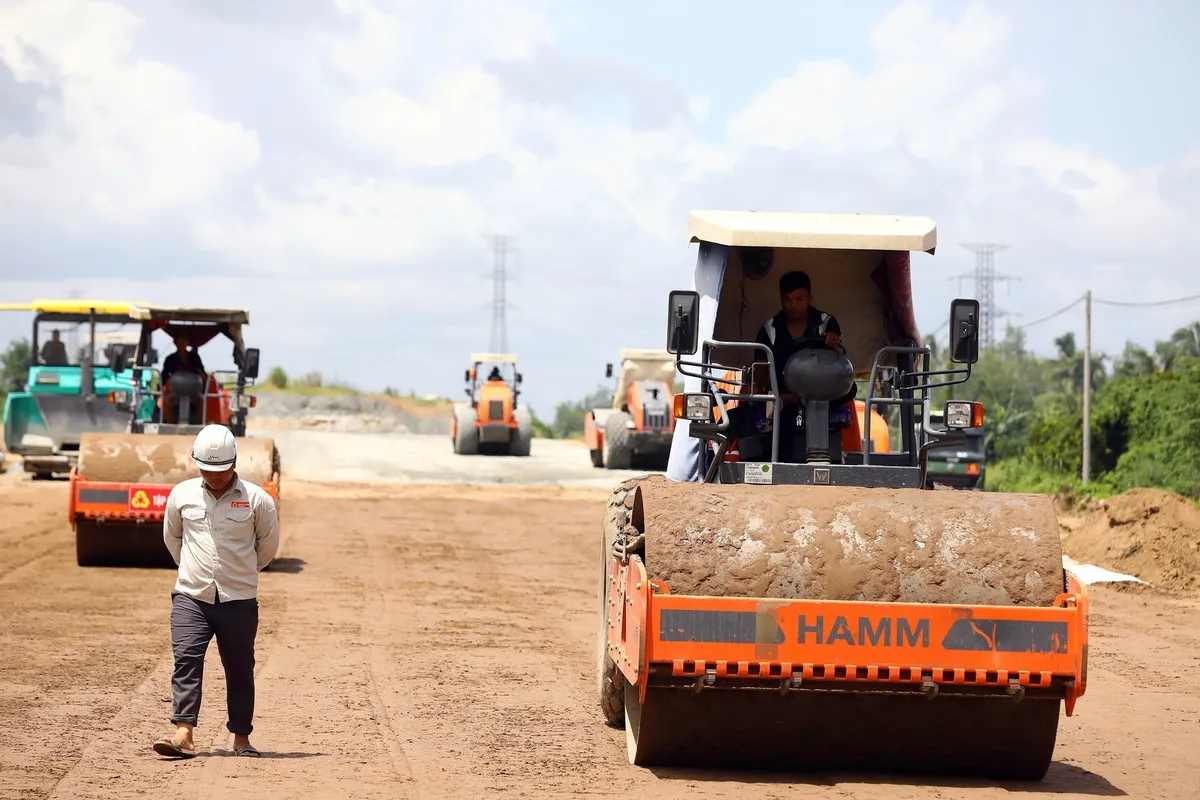 Nỗ lực thông xe tuyến cao tốc Mỹ Thuận - Cần Thơ vào cuối năm 2023 - Ảnh 2.