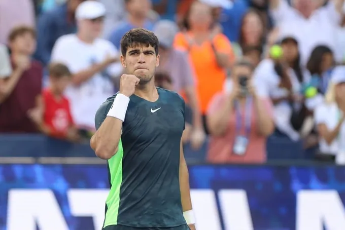 Carlos Alcaraz hay Novak Djokovic vào chung kết đơn nam quần vợt Cincinnati mở rộng - Ảnh 1. Carlos Alcaraz hay Novak Djokovic vào chung kết đơn nam quần vợt Cincinnati mở rộng - Ảnh 1.