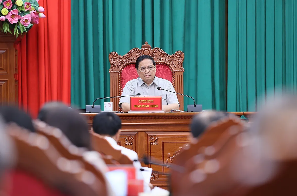 Thủ tướng Phạm Minh Ch&iacute;nh l&agrave;m việc với Ban Thường vụ Tỉnh ủy Kon Tum - Ảnh 5.
