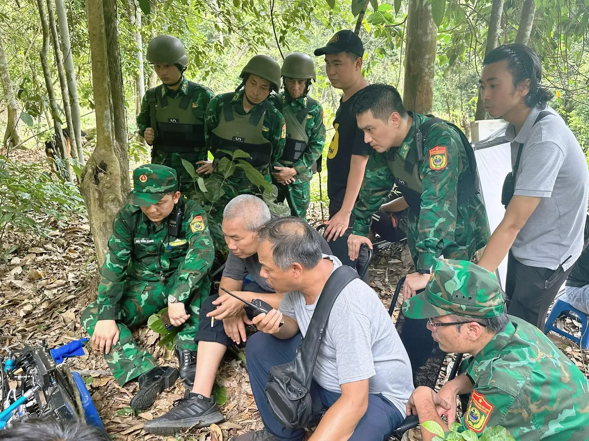 Diễn viên Việt tuần qua: Minh Thu đưa con đi làm cùng, NSND Trung Anh khoe ảnh gia đình - Ảnh 2.