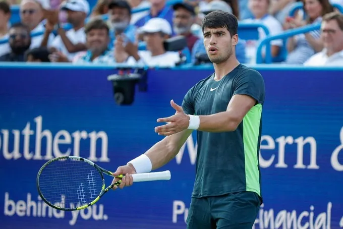 Ngược dòng trước Alcaraz, Djokovic lần thứ 3 vô địch Cincinnati Mở rộng - Ảnh 1. Ngược dòng trước Alcaraz, Djokovic lần thứ 3 vô địch Cincinnati Mở rộng - Ảnh 1.