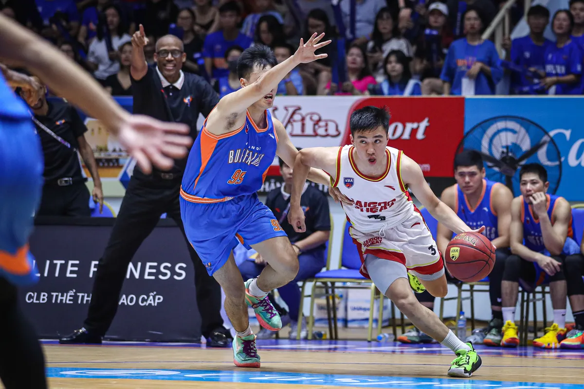 VBA 2023 - Game 54: Hanoi Buffaloes tạm biệt sân nhà bằng màn lội ngược dòng quả cảm - Ảnh 2.