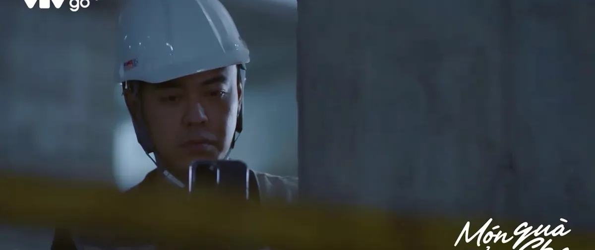 Món quà của cha - Tập 18: Nghĩa bắt quả tang đồng nghiệp ăn cắp vật liệu - Ảnh 1.