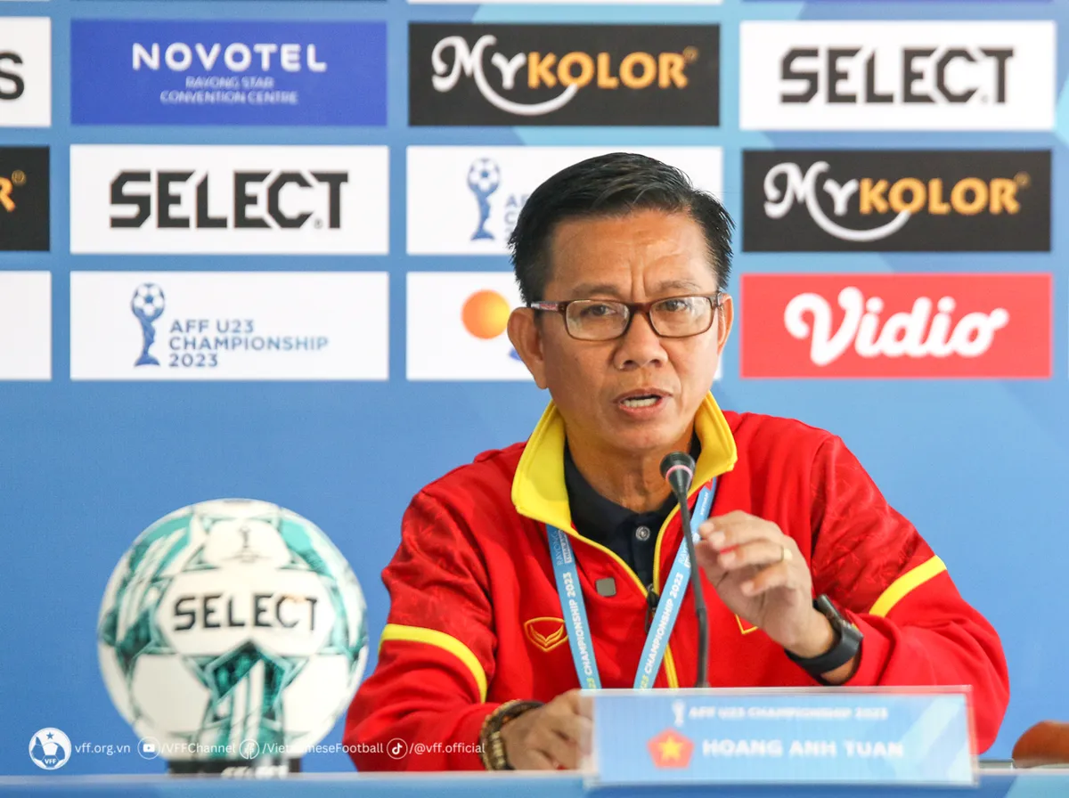 HLV trưởng Hoàng Anh Tuấn: “Trận bán kết ngày mai sẽ là trận đấu hấp dẫn” - Ảnh 2. HLV trưởng Hoàng Anh Tuấn: “Trận bán kết ngày mai sẽ là trận đấu hấp dẫn” - Ảnh 2.