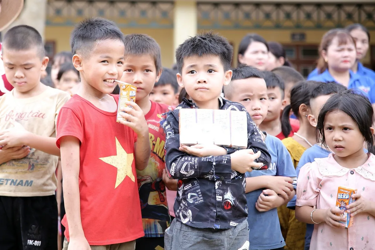 Chia sẻ yêu thương tới các em nhỏ tại điểm trường Pù Lầu (Sơn La) - Ảnh 11.