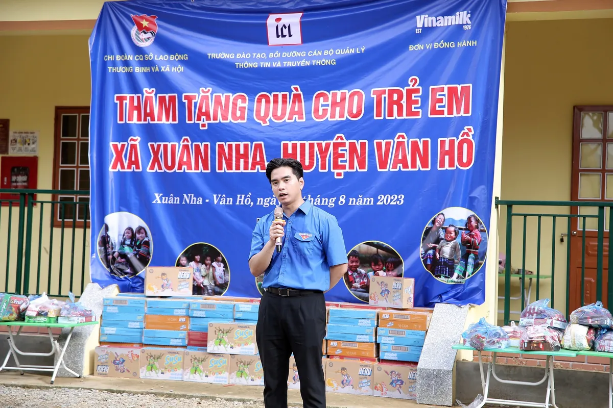 Chia sẻ yêu thương tới các em nhỏ tại điểm trường Pù Lầu (Sơn La) - Ảnh 2.