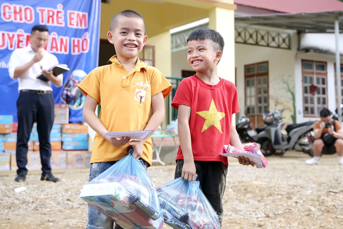 Chia sẻ yêu thương tới các em nhỏ tại điểm trường Pù Lầu (Sơn La) - Ảnh 22.