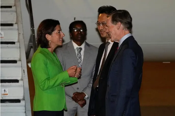 Bộ trưởng Thương mại Mỹ Gina Raimondo đến Trung Quốc - Ảnh 1.